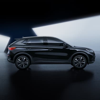 Bold, Sharp Body Lines from Every Angle