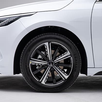 17" Two-Tone Alloy Wheels